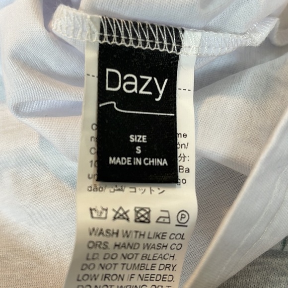 DAZY Letter Embossed Drop Shoulder Tee | SHEIN USA - Picture 6 of 6